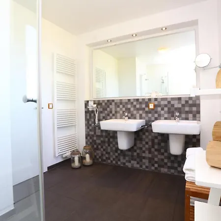 Vilm I Auf Schloss Ranzow Mit Ostseeblick アパート *